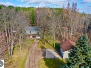 11764 S 33rd Rd, Tustin, MI 49688