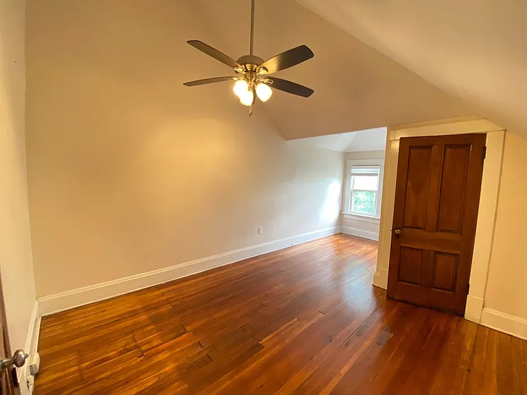 Hunter Ave 1045-1047 GW2 — Photo 22