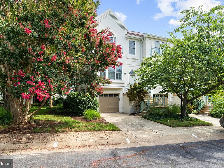 41 Queen Catherine Ct #A — Photo 35
