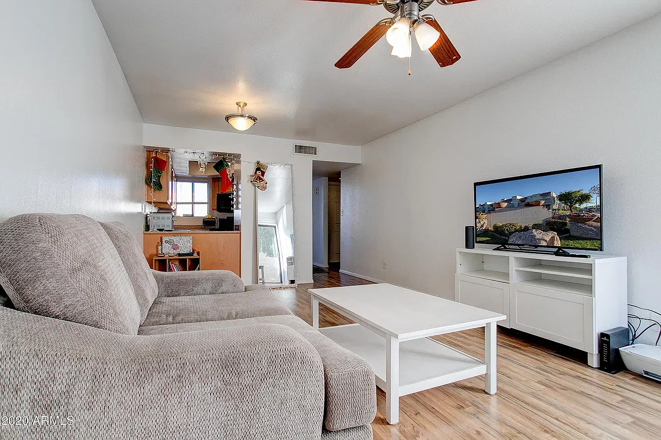 2 bed, 855 sqft, $1,550 — Photo 1