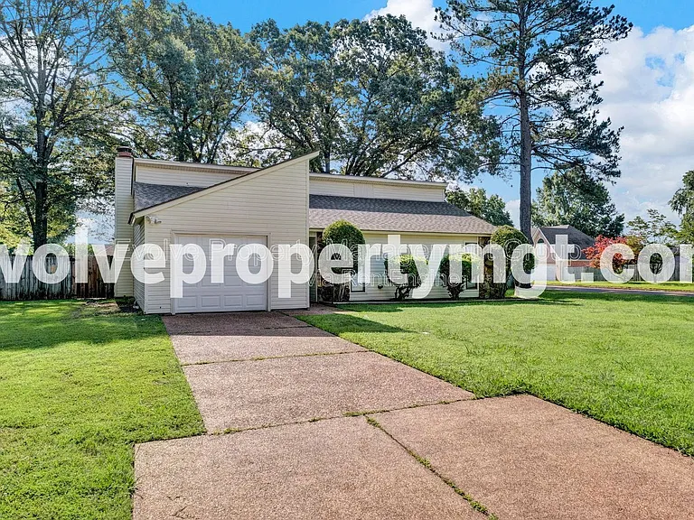 1170 Simmonsridge Dr — Photo 2