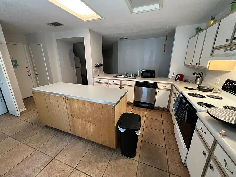10600 Garbacz Dr — Photo 5