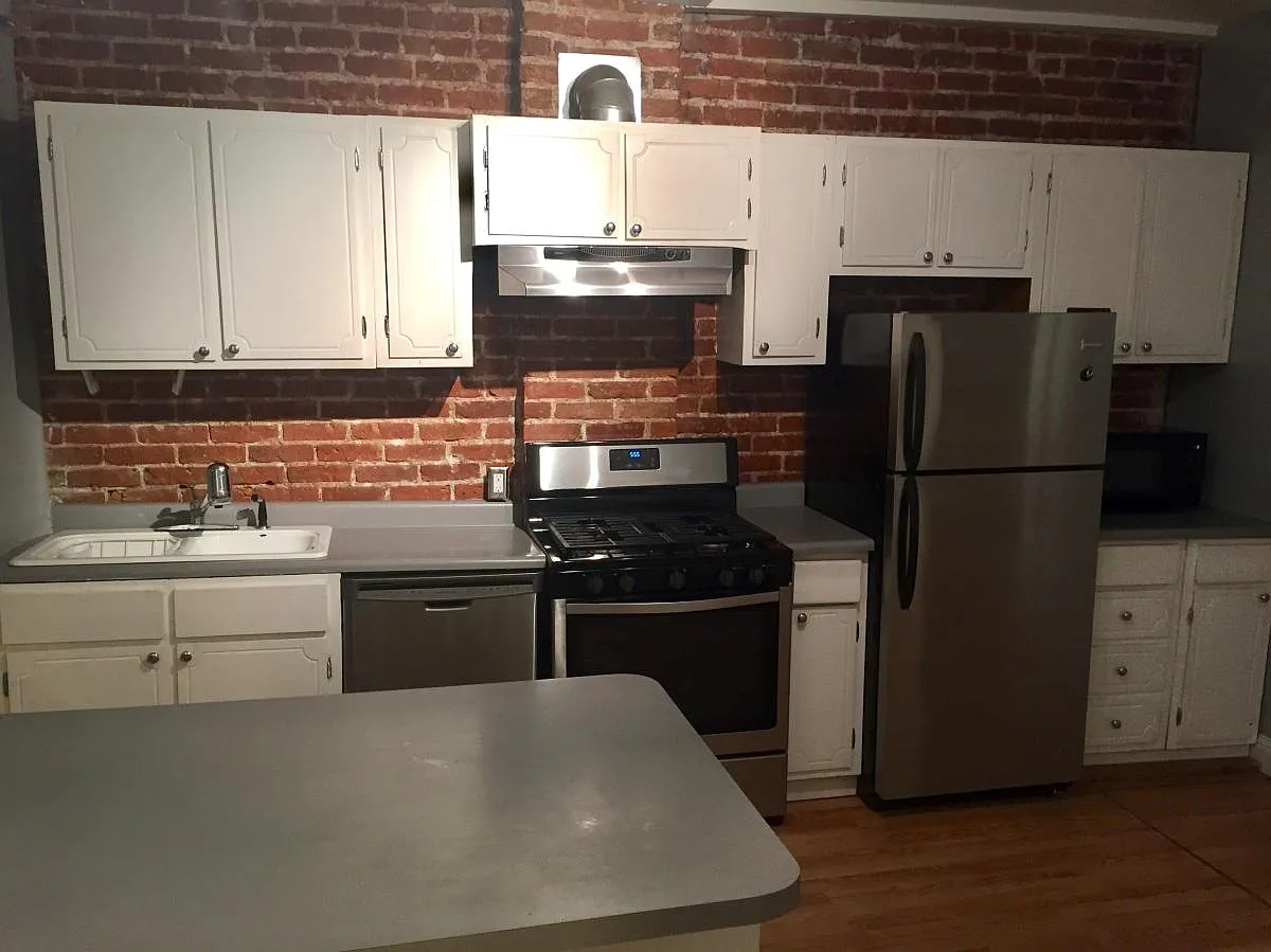 2 bed, 850 sqft, $2,600 — Photo 3