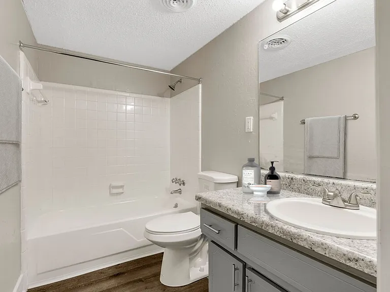 Parkview Apartments & Townhomes — Photo 11