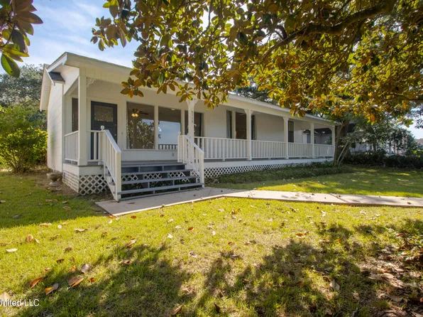 5112 River Rd, Pascagoula, MS 39567