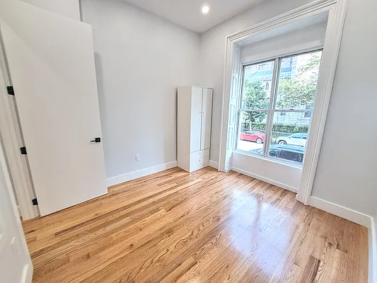 Rented by Friedman Mayer, LREB | media 10