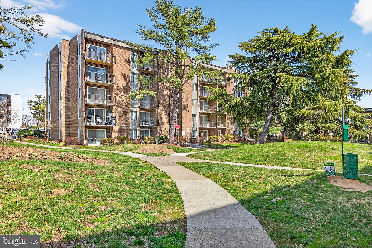 Building Photo - 60 S Van Dorn St #413