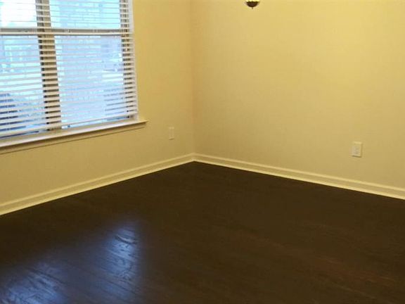 3rd image of 9107 Ashford Park Ct