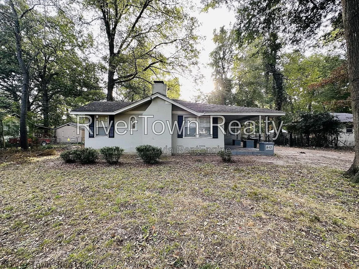 3 bed, 2.0 bath, 2017 sqft, $1,495 — Photo 1