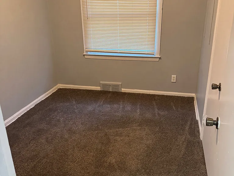 15625 W Forteen Mile Rd — Photo 18