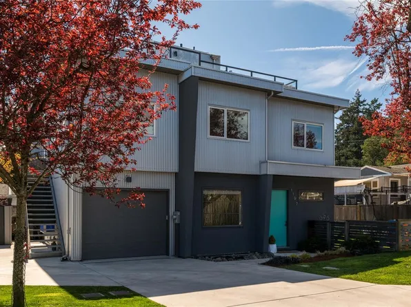 1197 Bewdley Ave, Esquimalt, BC V9A 5M4