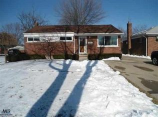 23601 Brookdale Blvd, Saint Clair Shores, MI 48082