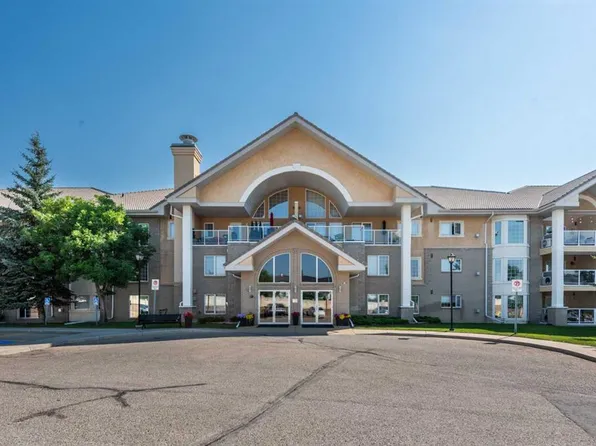 728 W Country Hills Rd NW #304, Calgary, AB T3K 5K8