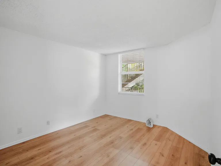 8296 NW 24th St — Photo 20