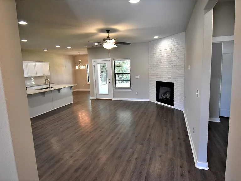 481 N Tacoma St — Photo 2