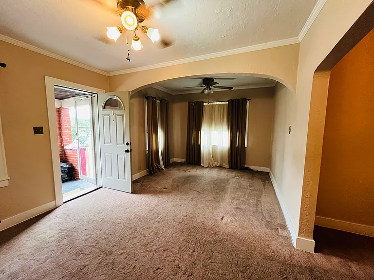 703 Laura St — Photo 4