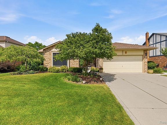 2nd image of 39202 Lorien Dr