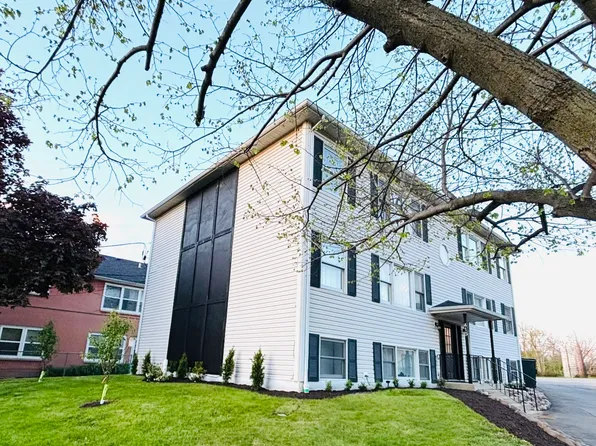 415 Lincoln Ave APT E, Fox River Grove, IL 60021