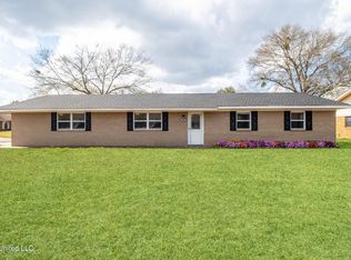823 Bluewood Dr, Biloxi, MS 39532