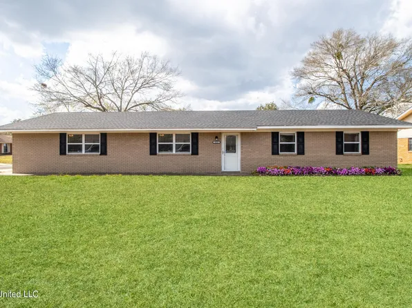 823 Bluewood Dr, Biloxi, MS 39532