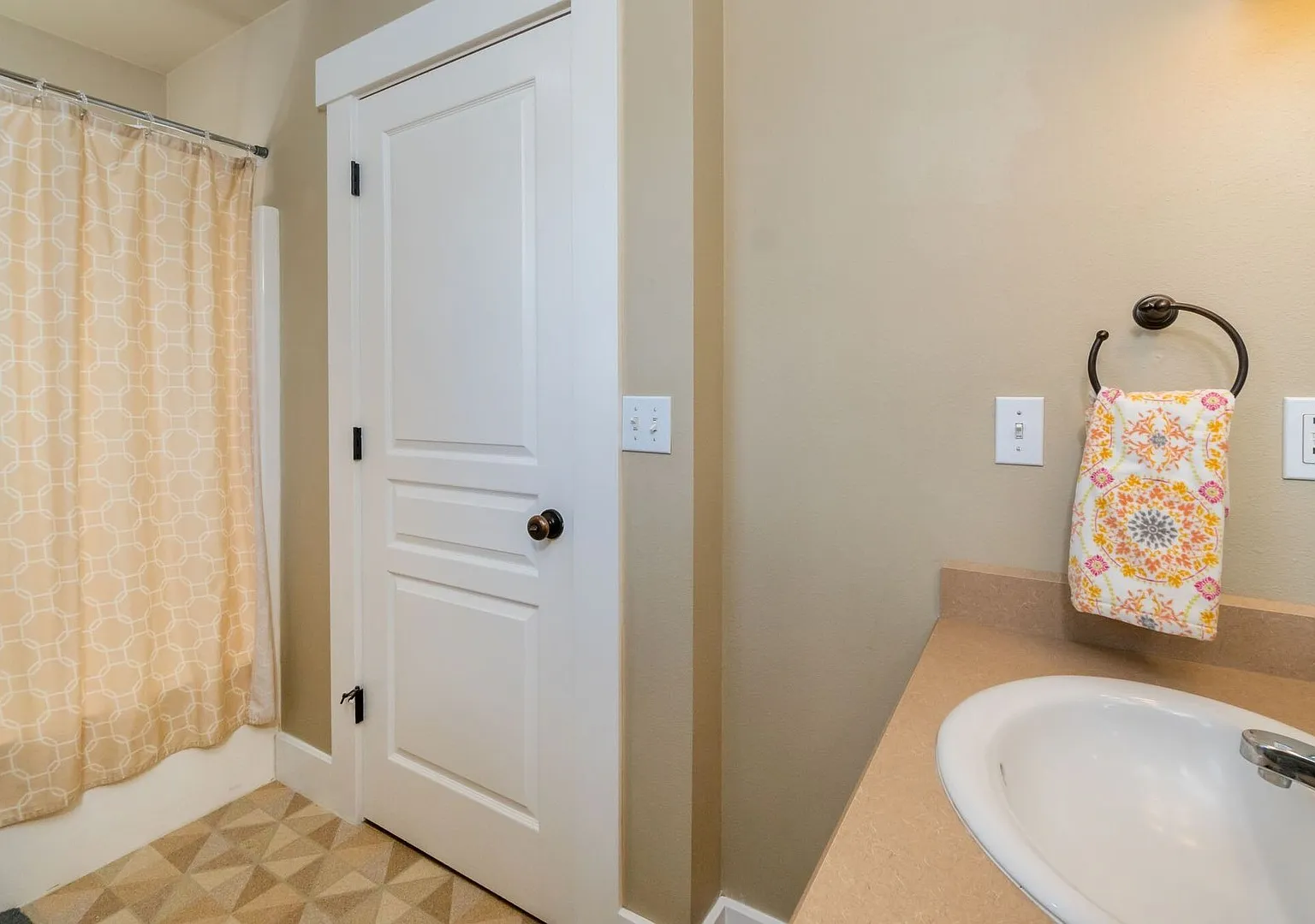 1355 Baltimore Apt — Photo 4