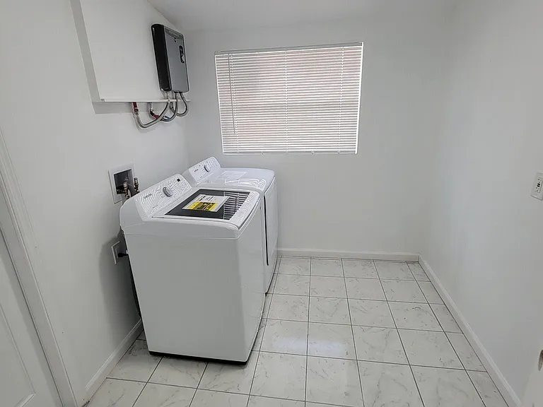 111 Francis Dr NE — Photo 3