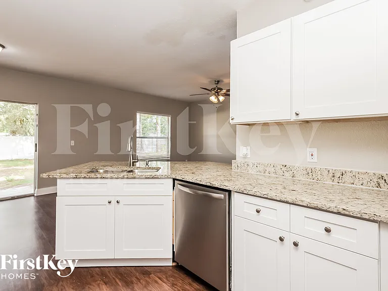1553 S Cranberry Blvd — Photo 6