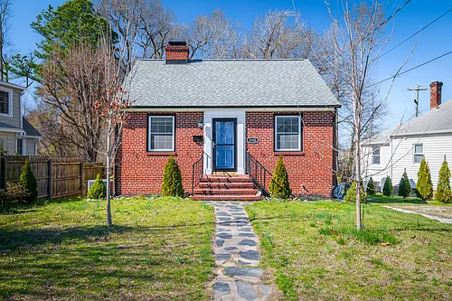 2102 Oakwood Ln Photo 1