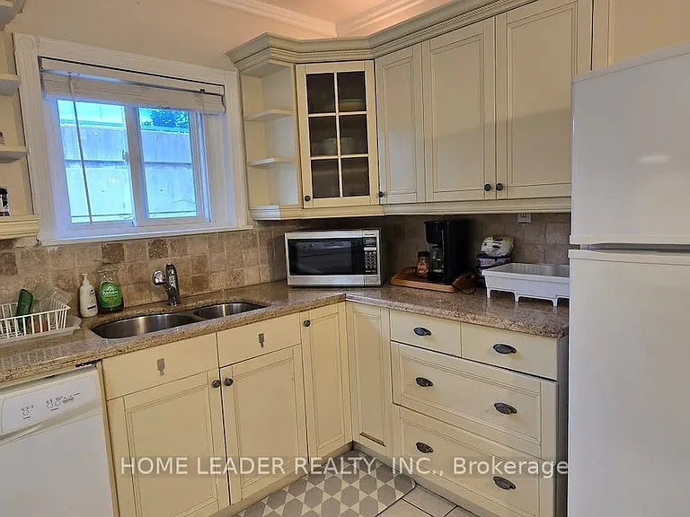 21 Franklin Ave — Photo 6
