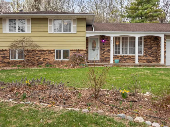 834 E Fairview St, Peoria, IL 61615