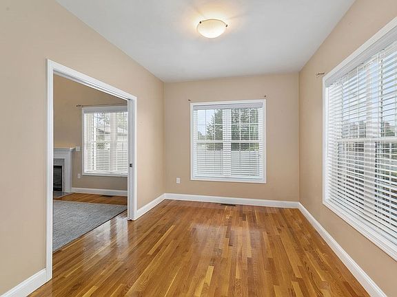 4th image of 53 Sorrento Ave