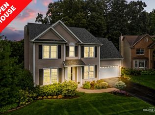 105 Sharon Ct, North Aurora, IL 60542