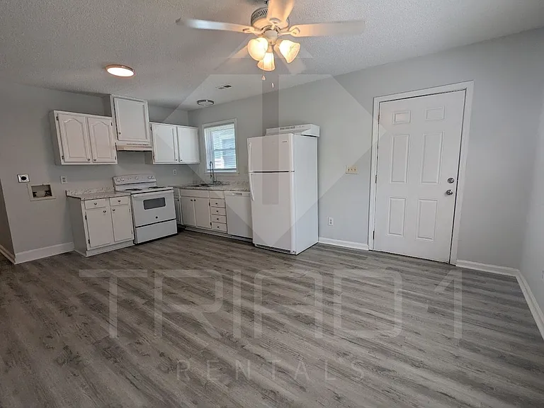 1001 E Bragg St — Photo 5