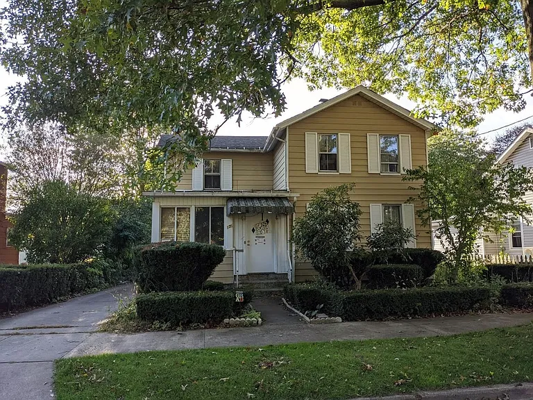 131 Wadsworth Ave — Photo 2
