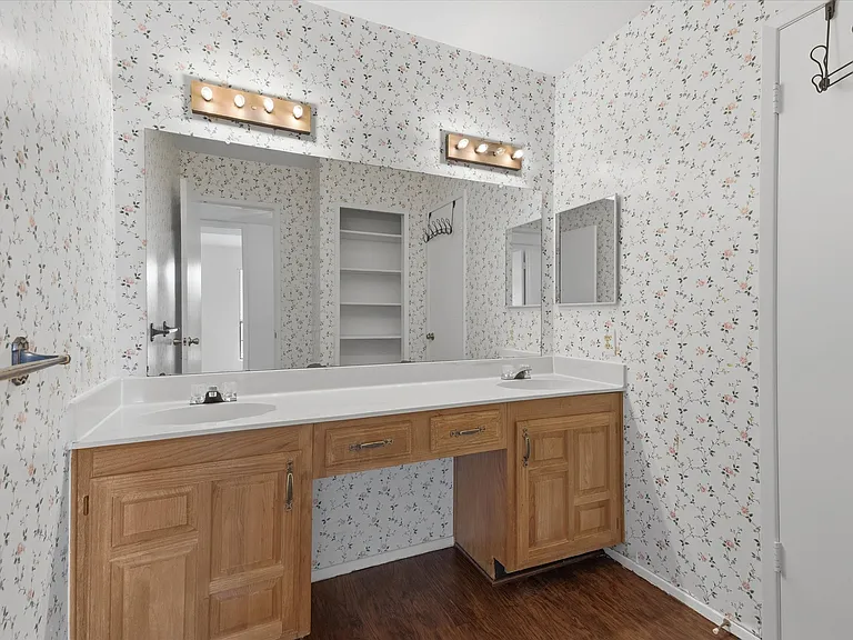 7612 Jerome Dr — Photo 28