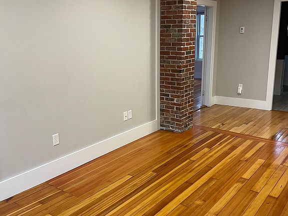 4th image of 72 Cumberland St #1