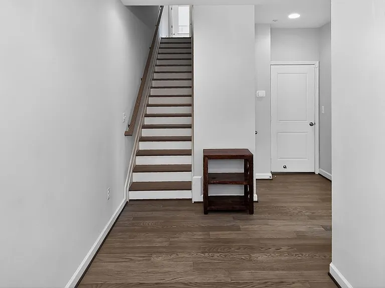 612 Leigh Way — Photo 5