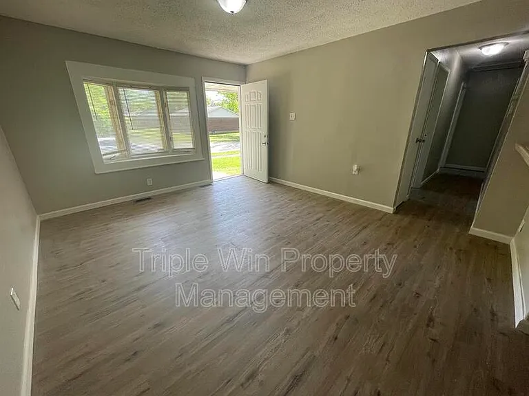 2415 Stoney End Ct — Photo 10