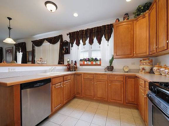 3rd image of 9920 Bennett Dr