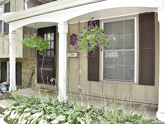 3rd image of 409 James Pl