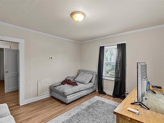 4th image of 210 Morgan Pl