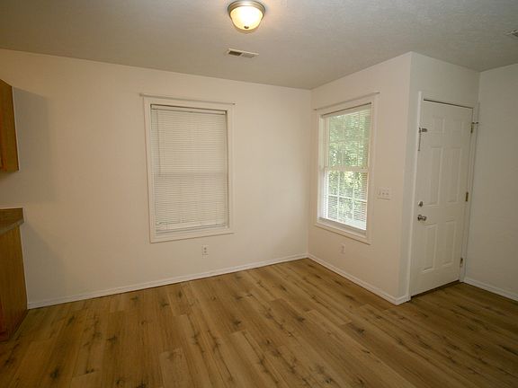 4th image of 4078 Oakwood Road