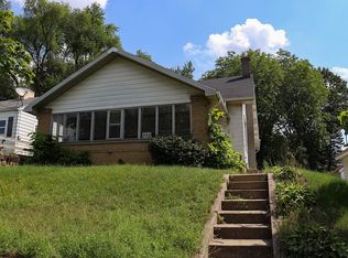 722 Emerald Ave NE, Grand Rapids, MI