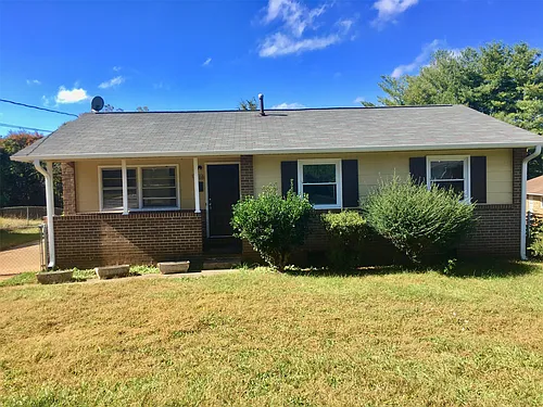 1406 Pleasant St Photo 1