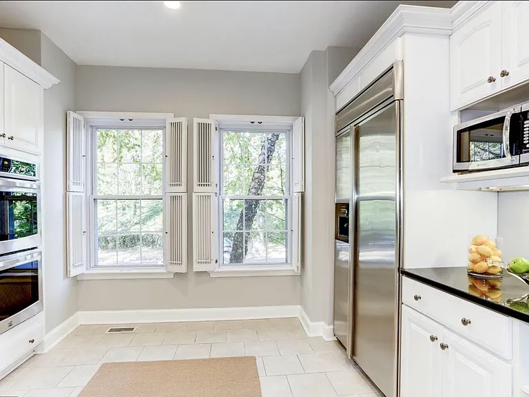 3628 Reservoir Rd NW — Photo 8