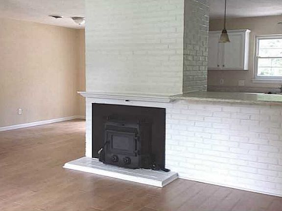 5th image of 3200 Club House Ct