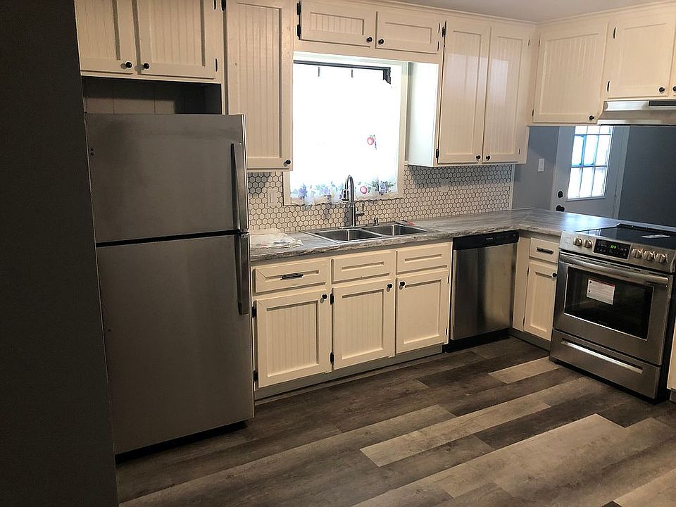 2nd image of 549 Lincoln Ct