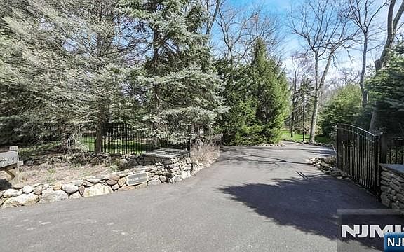3rd image of 202 Chestnut Ridge Road