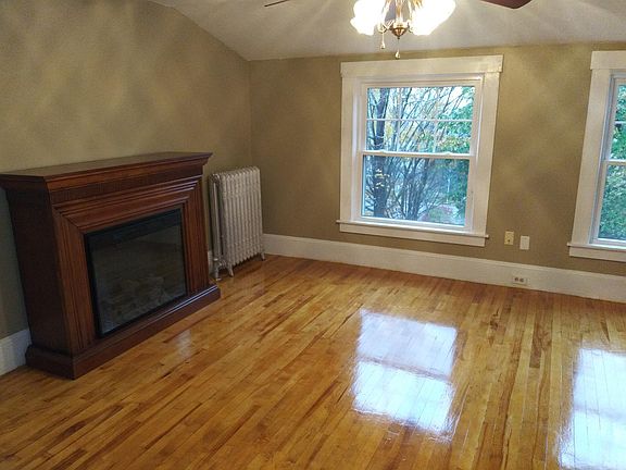 3rd image of 18 Auburn St APT 3