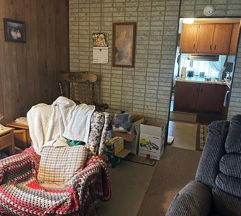 4th image of 49 Carol Ann Dr